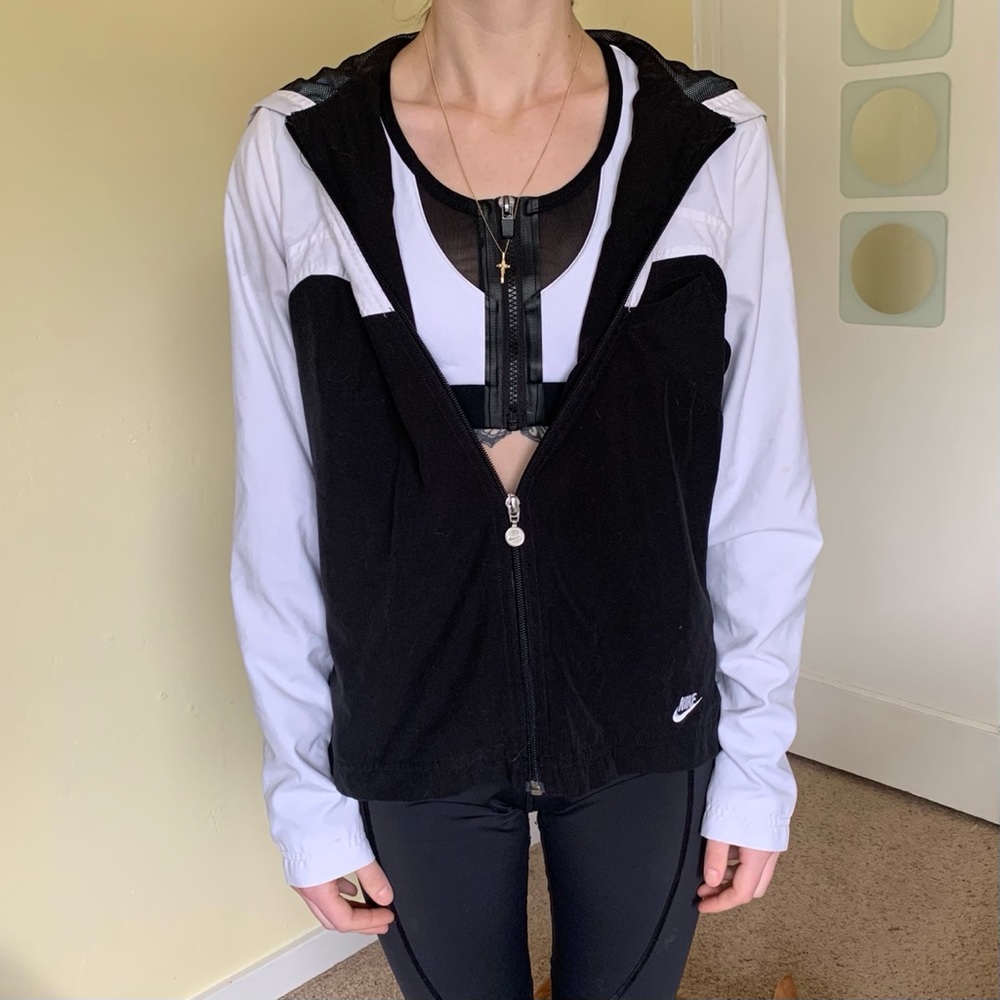 vintage Nike black and white windbreaker